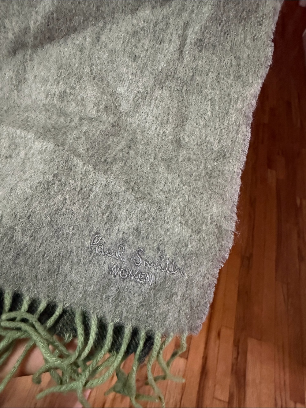 Paul Smith Women’s Green Cashmere Scarf - Picture 2 of 4